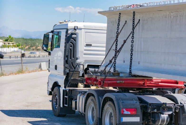 transporte terrestre en Valencia, ¿Cuándo conviene contratar servicios de transporte de mercancía por carretera?, docksdelevante